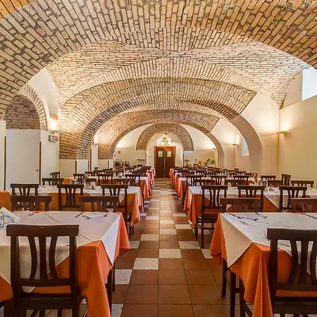 Domus Carmelitana מלון 3*