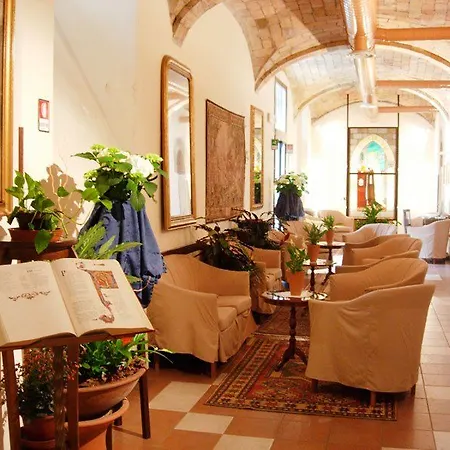 Domus Carmelitana מלון 3*