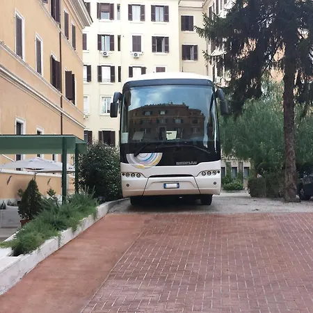Domus Carmelitana מלון