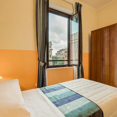 Hotel Domus Carmelitana Rome